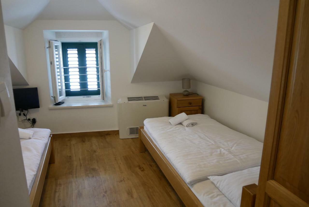 Guest House Jere Old Town روغوزنيكا المظهر الخارجي الصورة
